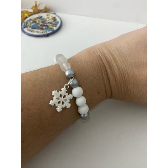 bead bracelet with snowflake charm - Picture 1 of 4